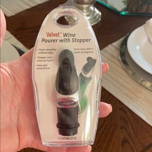 Velvet Wine Pourer with Stopper